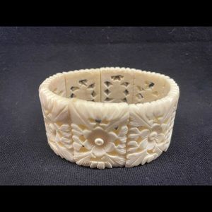 Camel bone bracelet . Elastic.